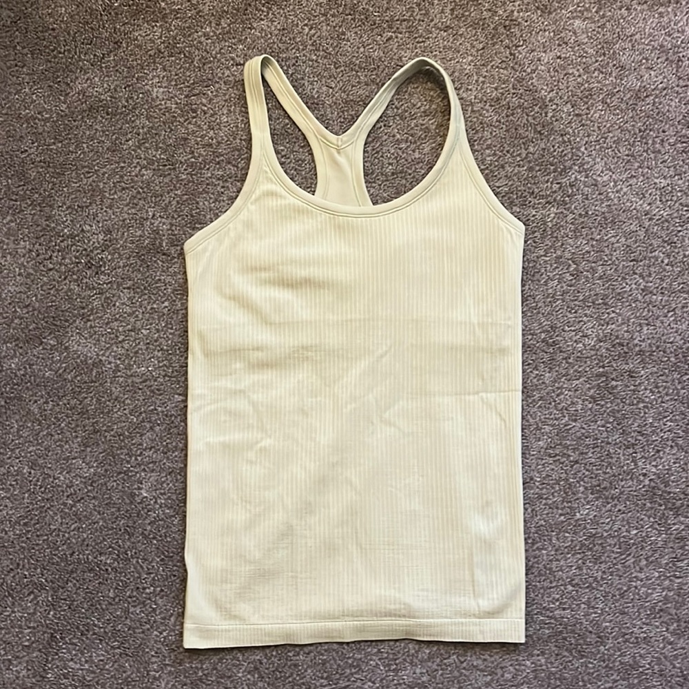 EBB TANK LULULEMON IN PASTEL GREEN